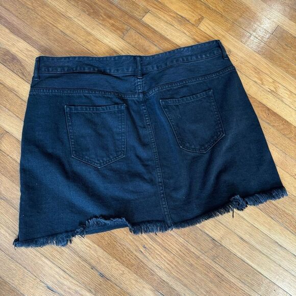 Forever 21 F21 Black Distressed Zip Front Mini Skirt - Picture 3 of 7